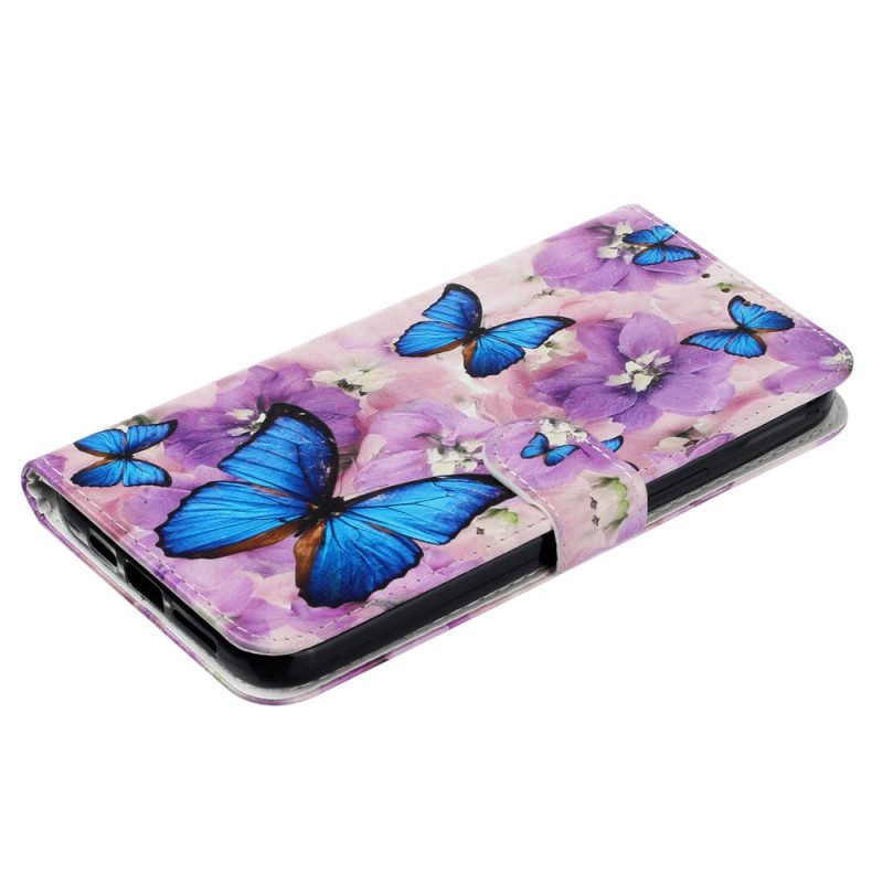 Lederhüllen Motorola Edge 50 Lila Blumen Und Blaue Schmetterlinge Premium